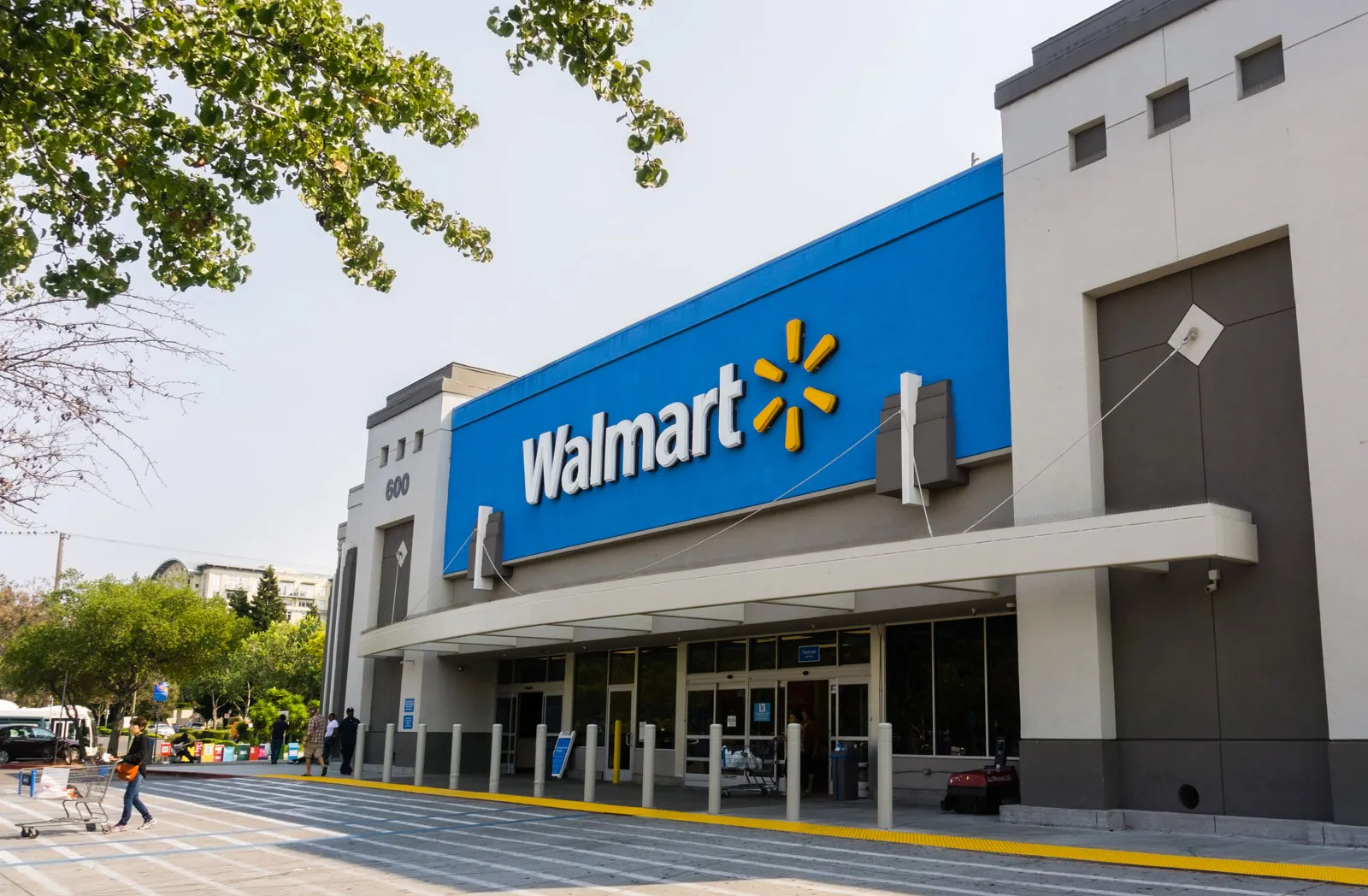 Walmart E-commerce Revenue Surpassed 0 Billion in 2023